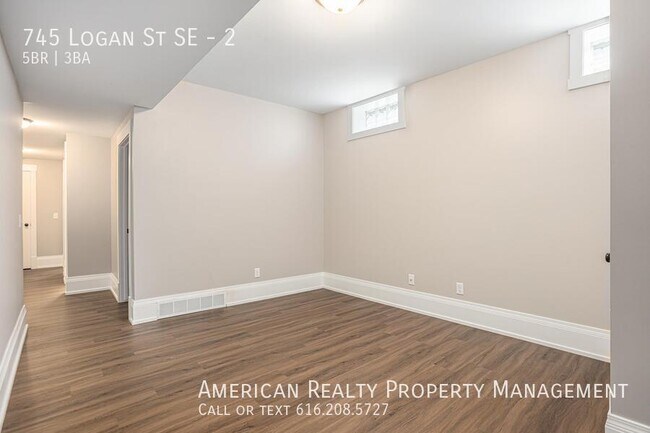 Building Photo - 745 Logan St SE