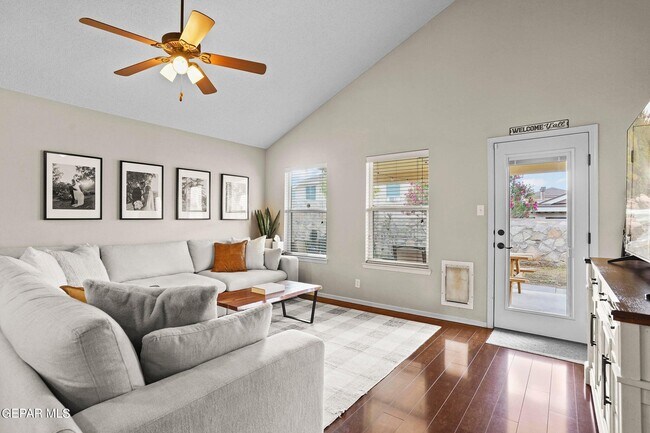 Building Photo - 12529 Paseo Rosannie Ave