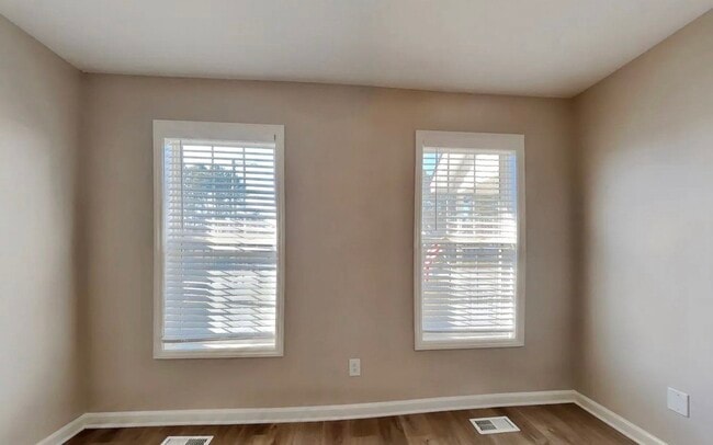 Building Photo - Chic & Comfortable 3-Bedroom Property Ready to Move In