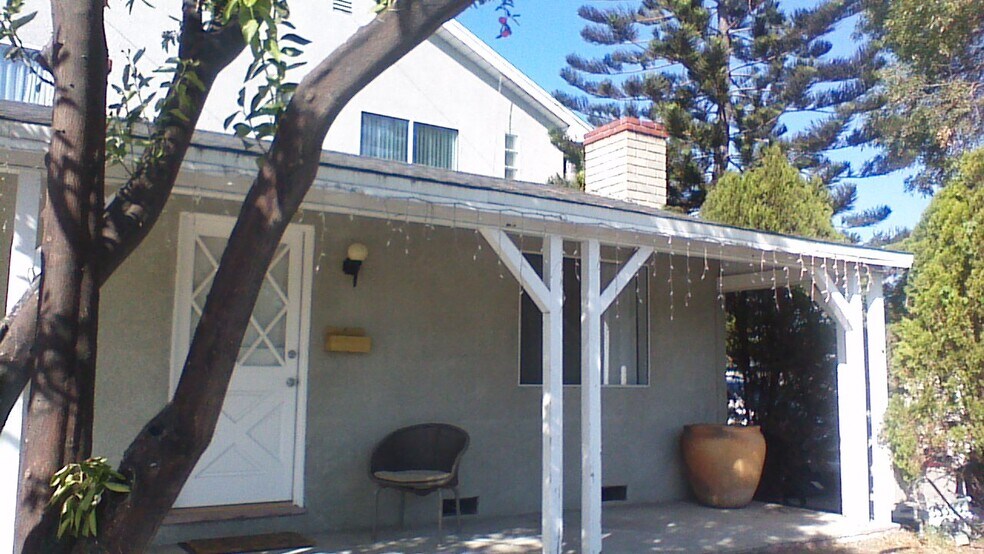 Building Photo - 8131 Lloyd Ave