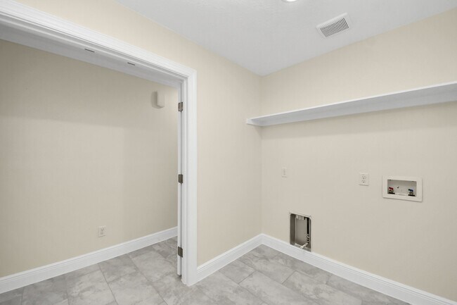 Building Photo - 7066 Villa Dr