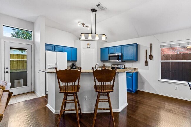 Building Photo - 1055 Port Sullivan Dr