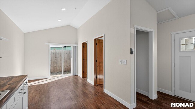 Building Photo - 1155 18th St NE