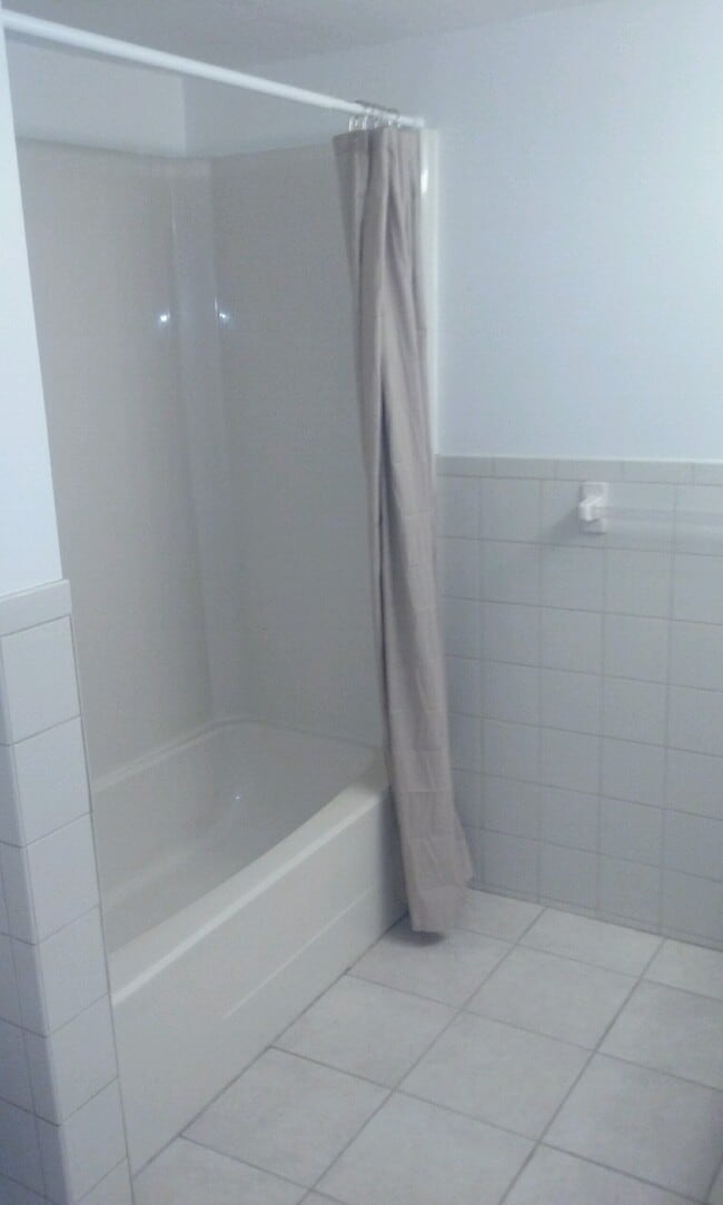 Building Photo - 25 Old Henniker Rd