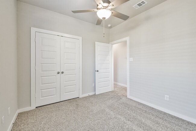 Building Photo - 9800 Grosbeak Ln