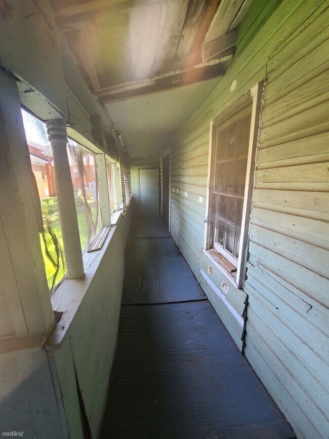 Building Photo - 2 br, 1 bath House - 651 Hall Street