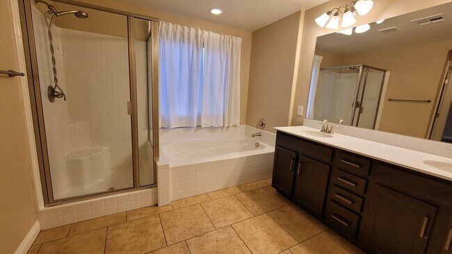 Building Photo - SW BEAUTY!!!   215/RUSSELL AREA