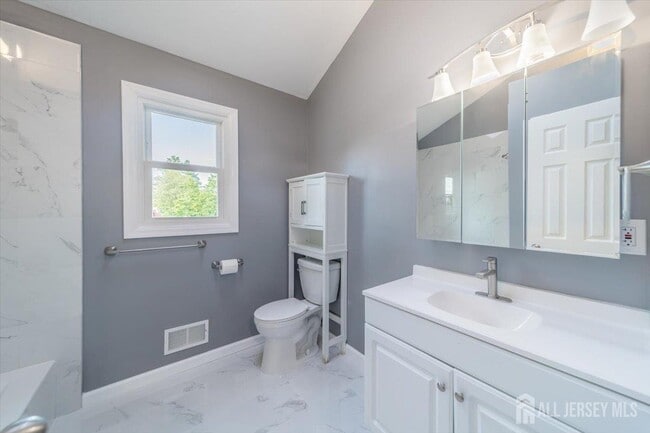 Building Photo - 846 Voorhees Ave