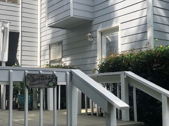 Private Entrace - 1493 Scarlet Ct NE