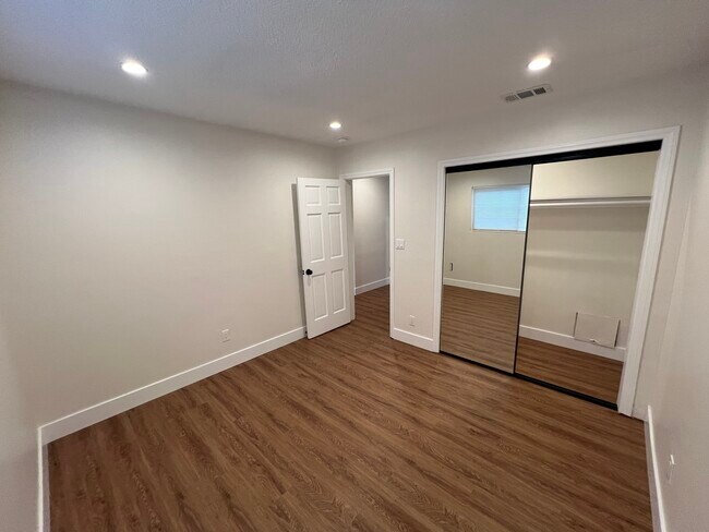 Building Photo - 4325 W 135th St