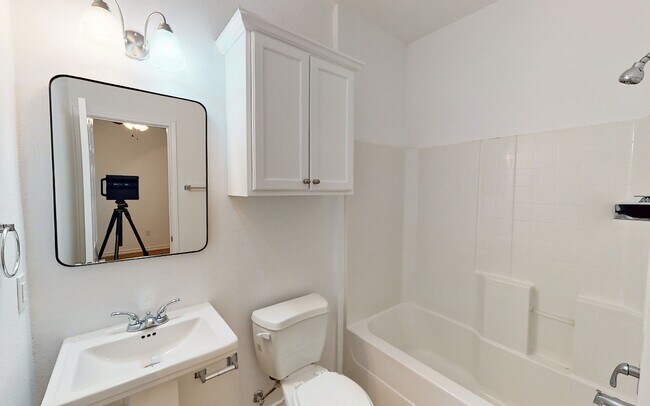Building Photo - One Block to A&M! Kyle Field walking distance! Newly remodeled, all appliances, 5 bd/4 bth across...