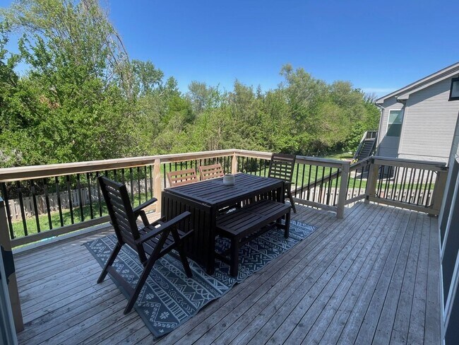 Building Photo - Home For Rent Papillion