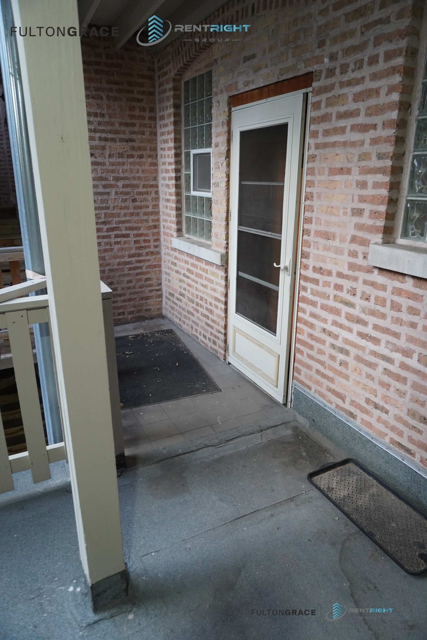 Building Photo - 1259 W Devon Ave