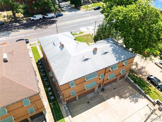 Building Photo - 4931 Jamieson Ave