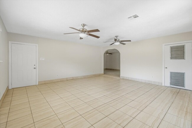 Building Photo - 501 Ladd St