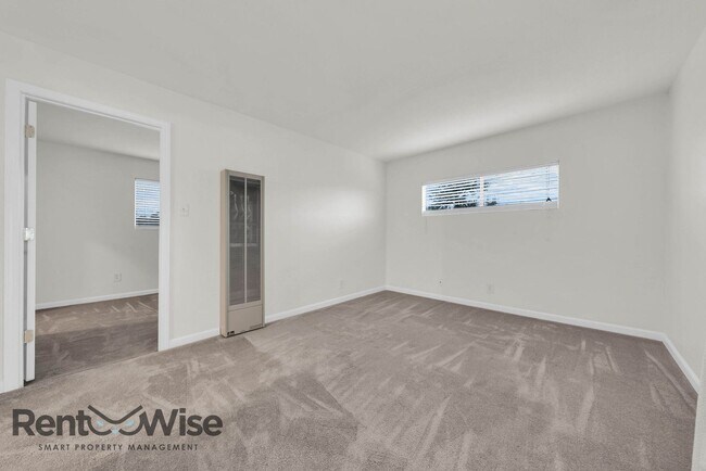 Building Photo - 2406 Kehoe Ave