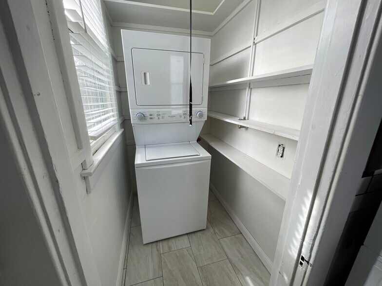 Building Photo - 214 Arlington Ave