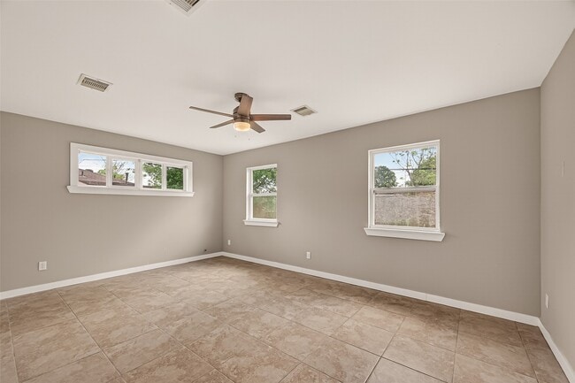 Building Photo - 1310 Belshire Rd