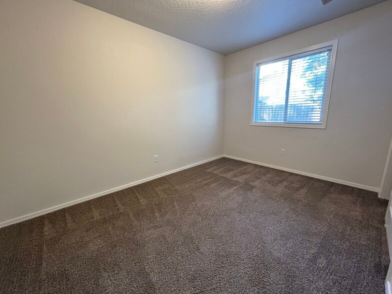 Building Photo - 12942 W Pinyon Ct