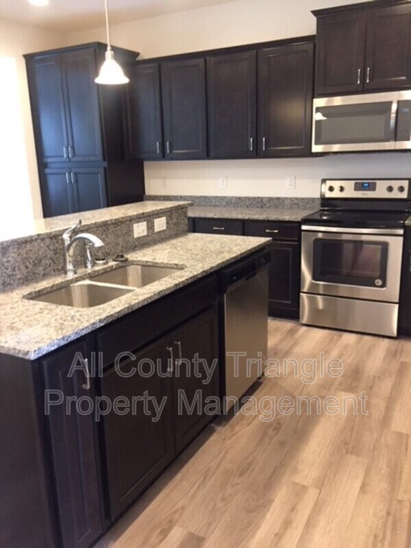 Building Photo - 412 Irving Way