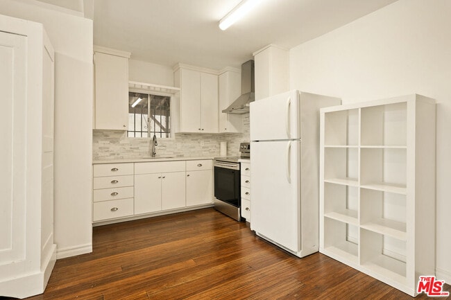 Building Photo - 637 N Alta Vista Blvd