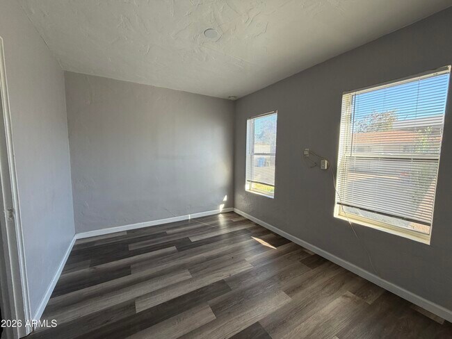 Building Photo - 1833 E Harvard St