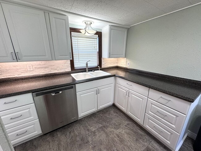 Building Photo - Beautifully Remodeled Home Near Terry Park