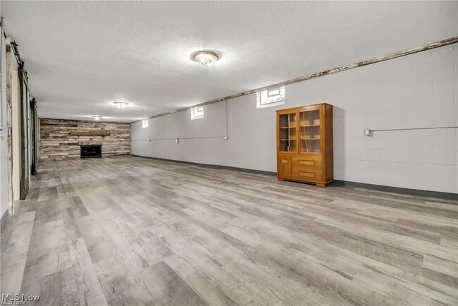 Building Photo - 6175 Vernondale Dr