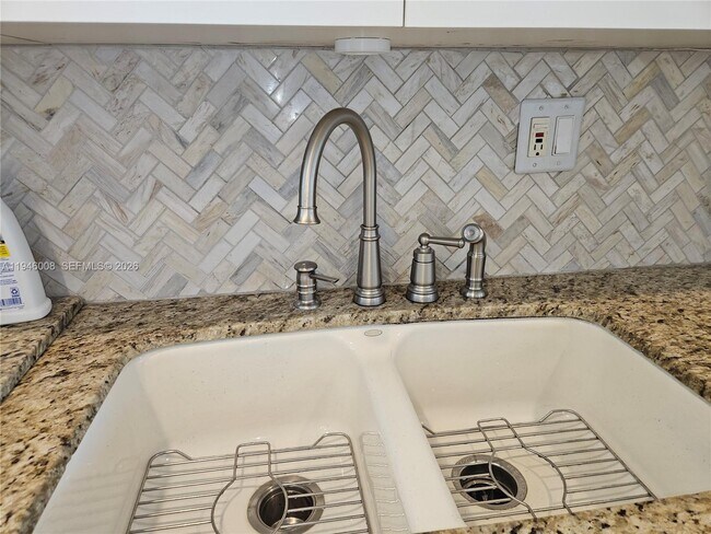 Building Photo - 3180 S Ocean Dr