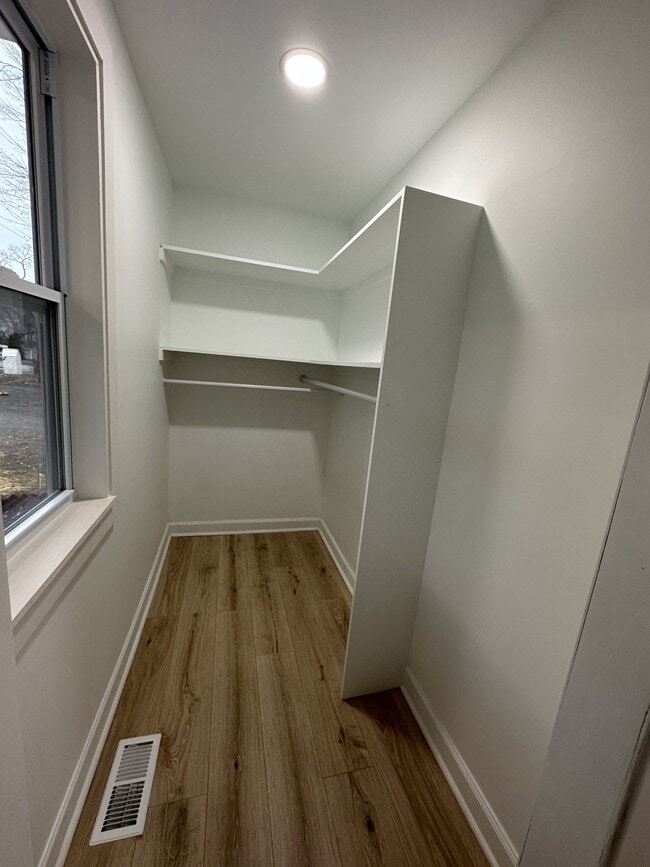 Building Photo - 519 Elgin St