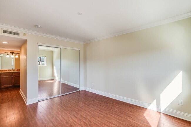 Building Photo - Beautiful 2 Bedroom 2 Bathroom Condo in La...