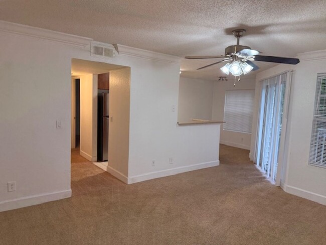 Building Photo - Lexington Place - 1126