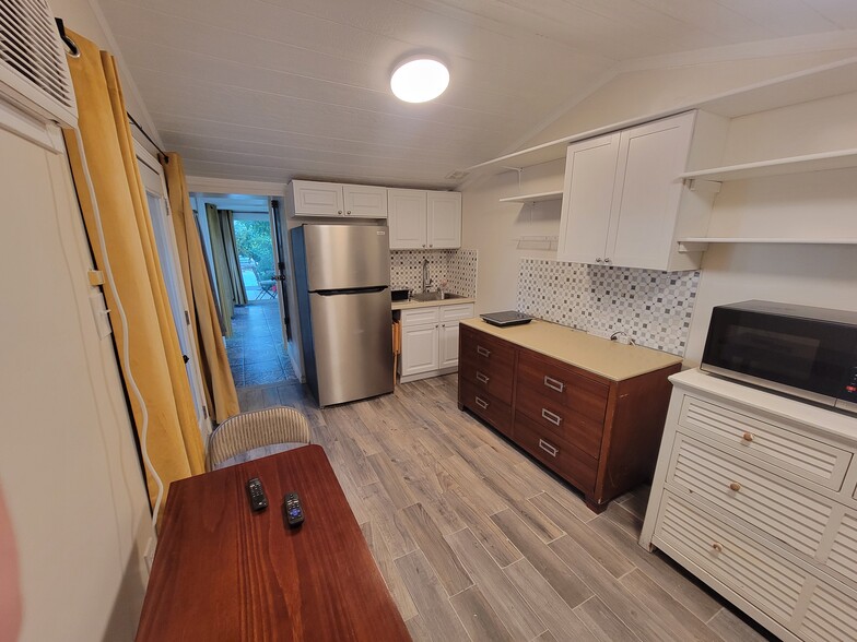 Building Photo - 11001 Darby Ave