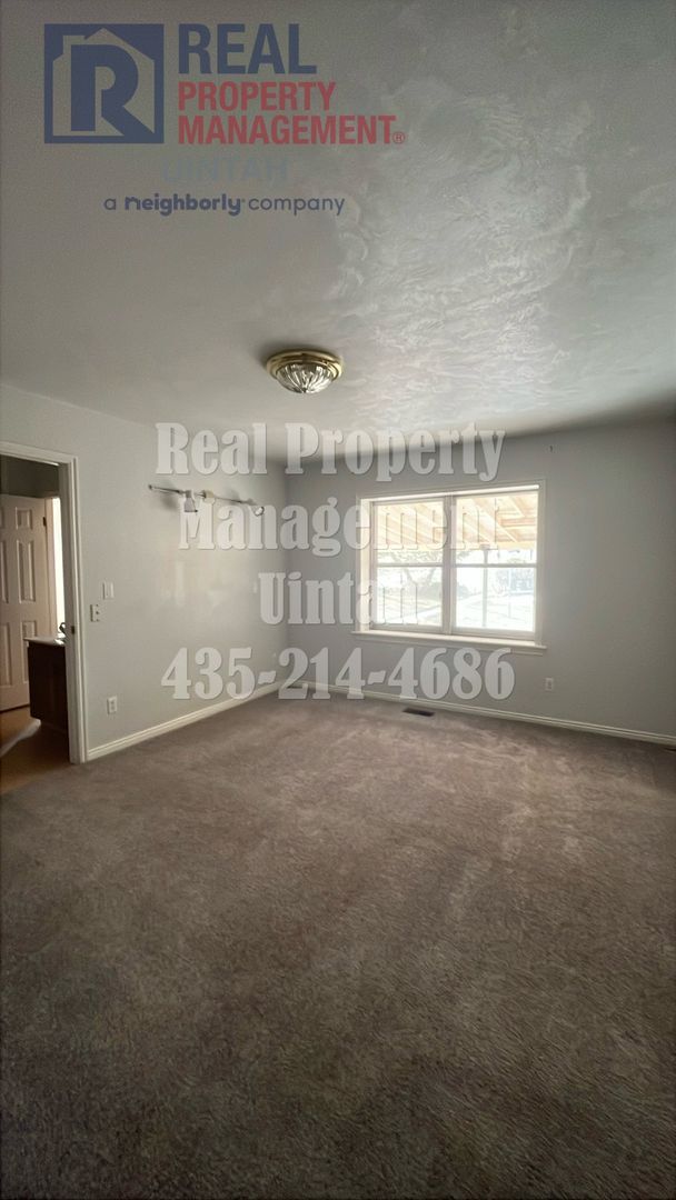 Building Photo - RENT & DEPOSIT HAS BEEN REDUECED!! Cute 6 ...