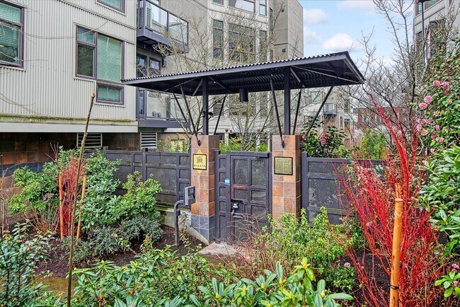 Building Photo - 2Bd/2Ba Seattle Condo