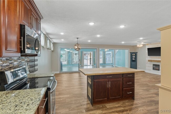 Building Photo - 13 E Edgewater Dr