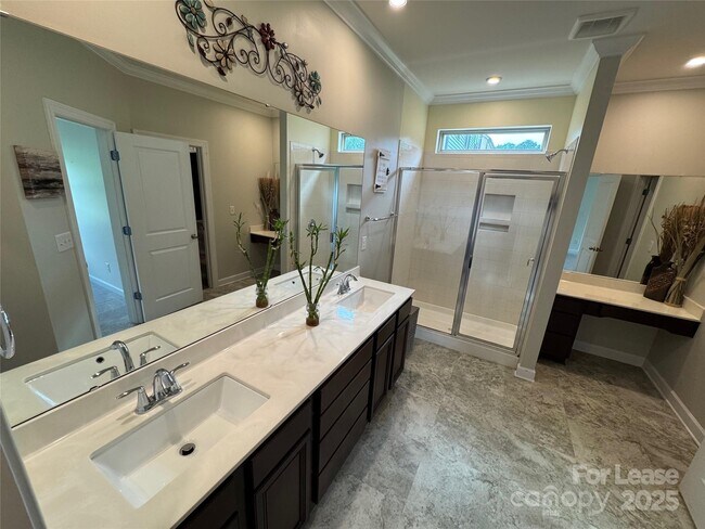 Building Photo - 4641 Collingham Dr