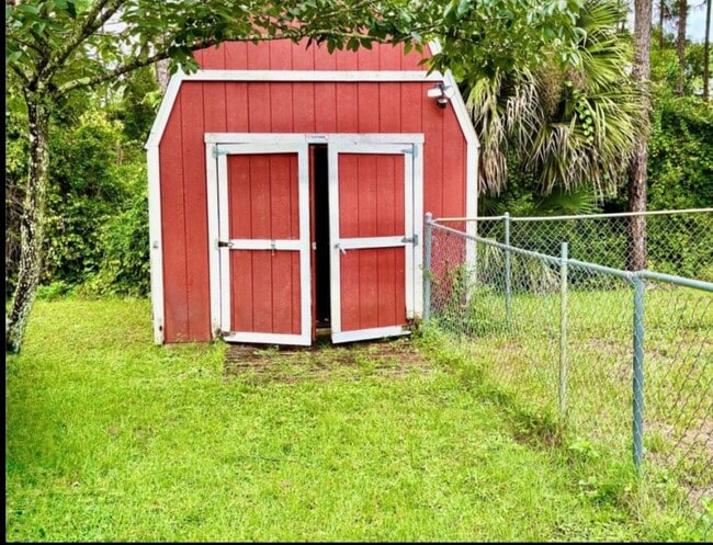 Building Photo - 4-Bedroom / 2-Bathroom Home in Palm Coast