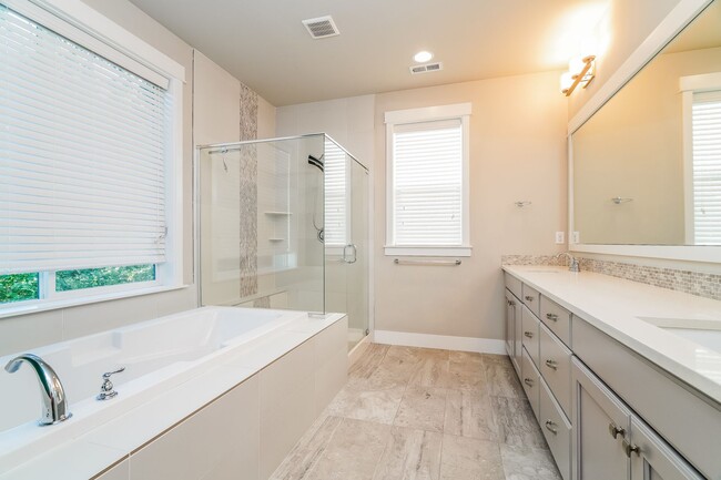 Building Photo - 4 Bedroom 2.5 Bath. Cul-de-Sac beautifully...
