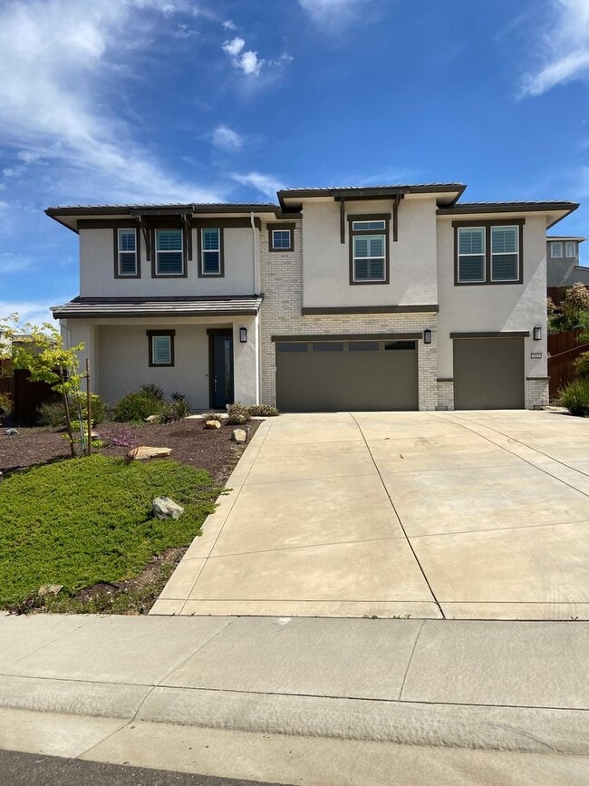 Building Photo - Cool Pool! 5Bdrm, 4.5 bath in gated community El Dorado Hills