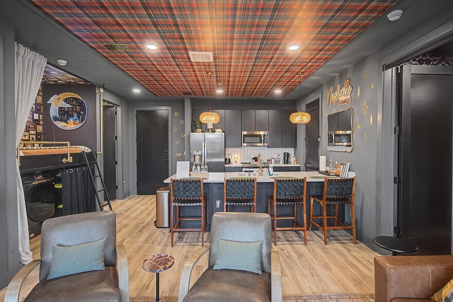 Building Photo - 245 Hermitage Ave