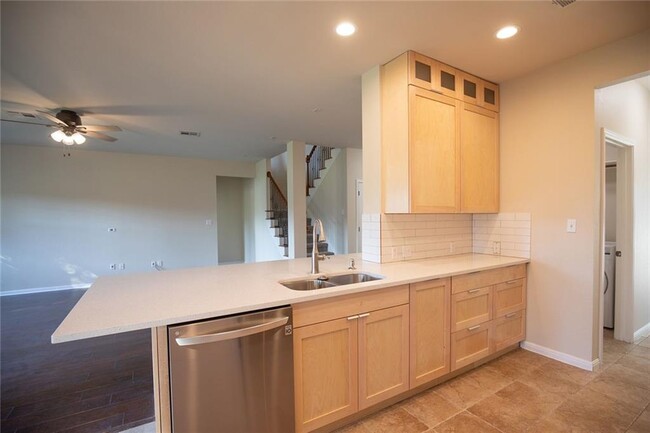 Building Photo - 14825 Fernhill Dr