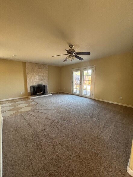 Living room - 9503 Medina Dr