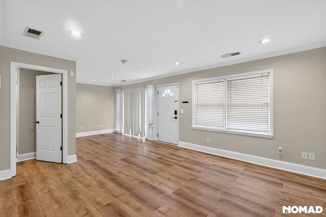 Building Photo - 75 E Wesley Rd NE