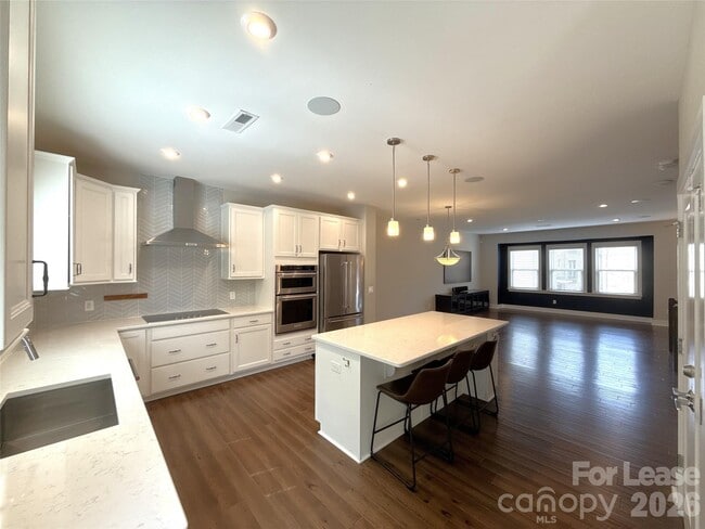 Building Photo - 17023 Soho Dr