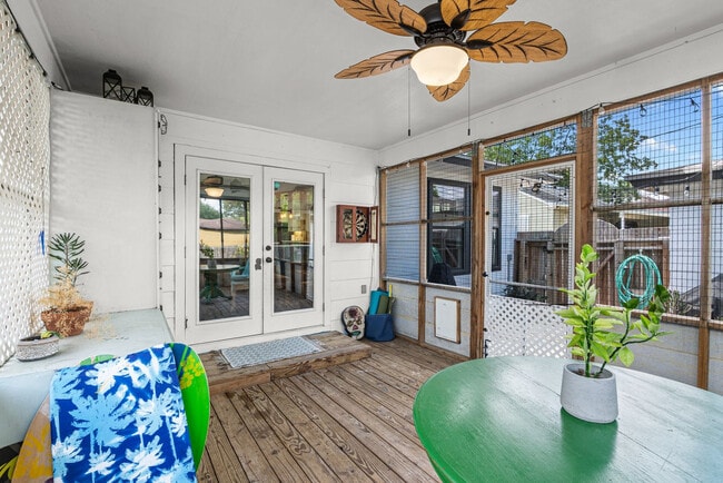 Building Photo - 306 Naples St