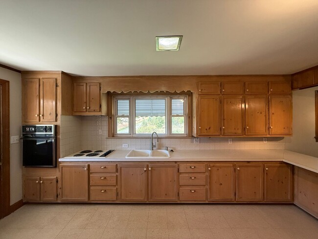 Building Photo - 3241 Harper Rd