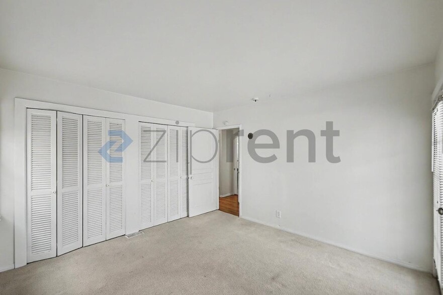 Building Photo - Unit