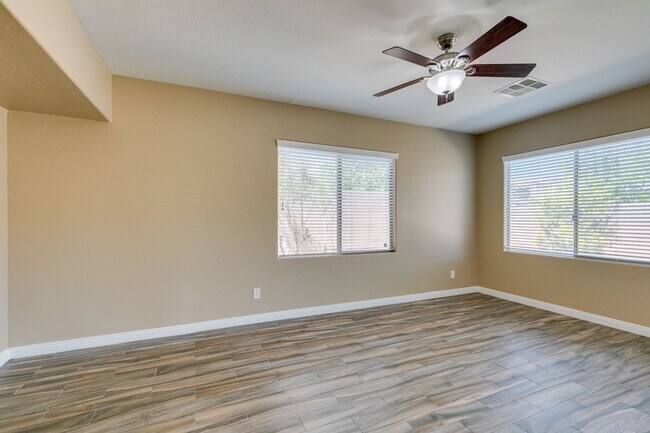 Building Photo - GORGEOUS 2 STORY HOME*4 BEDROOMS*TONS OF UPGRADES*STAINLESS STEEL APPLIANCES*