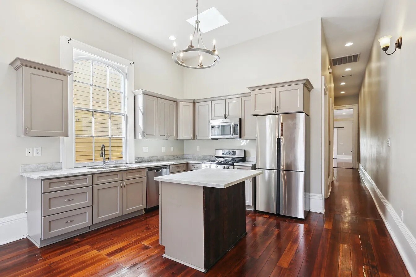 Building Photo - 2823 Baronne St